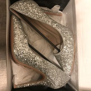 NWT WMs sz 8 glittery silver pumps